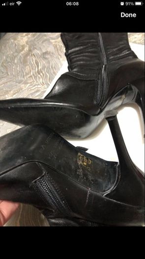 Ladies stunning boots size 5