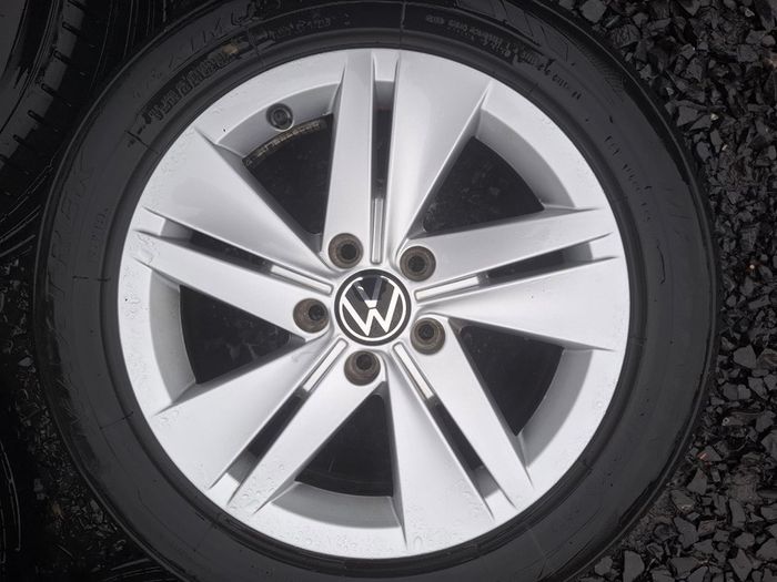 16" Genuine Vw Alloys with tyres
