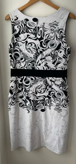 Tia dress black & white dress size 16 New with tags