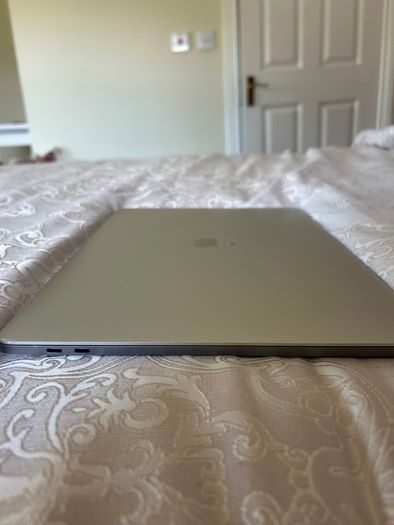 Apple Macbook Pro 15' (2017) i7 16GB RAM 256GB SSD