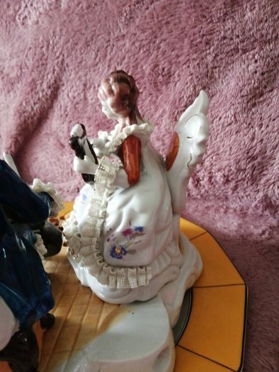 Huge and heavy porcelain Figurine