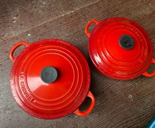 Le Creuset Cast Iron Casserole Pots Dish Dutch Round 20 cm 22 cm Red with Lids