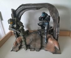 Halo 5 Guardians  Limited Collectors Edition Master Chief vs Spartan Locke Statue