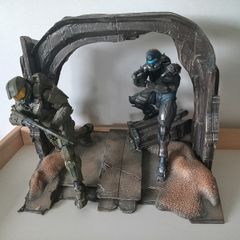 Halo 5 Guardians  Limited Collectors Edition Master Chief vs Spartan Locke Statue