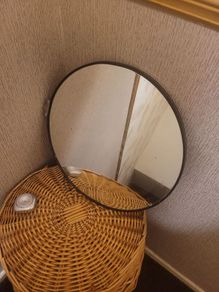 round mirror