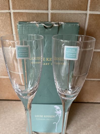 Louise Kennedy Pair Tri Star Champagne Flutes Tipperary Crystal Unused in Original abox