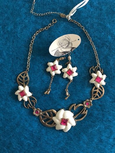 Johnny Loves Rosie Statement Necklet and Earrings