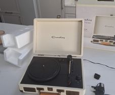 Crosley cruiser portable record player