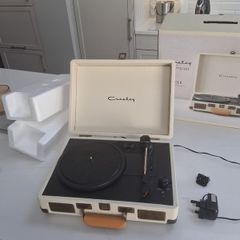 Crosley cruiser portable record player