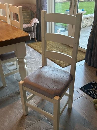 farmhouse style table & 6 dining chairs