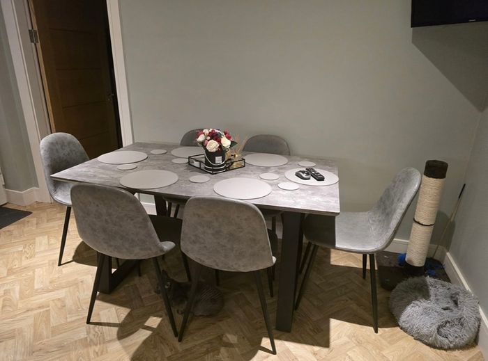 Dinning Table with chairs