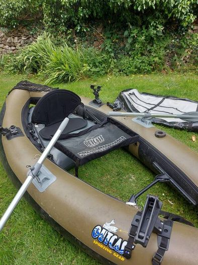 Outcast Commander Fishing boat