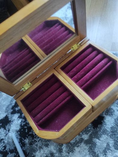 Jewellery box