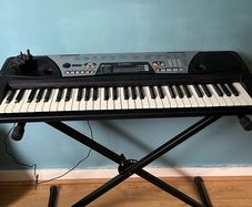 Yamaha PSR-175 keyboard and stand