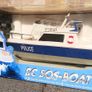 RC model boat Image 2