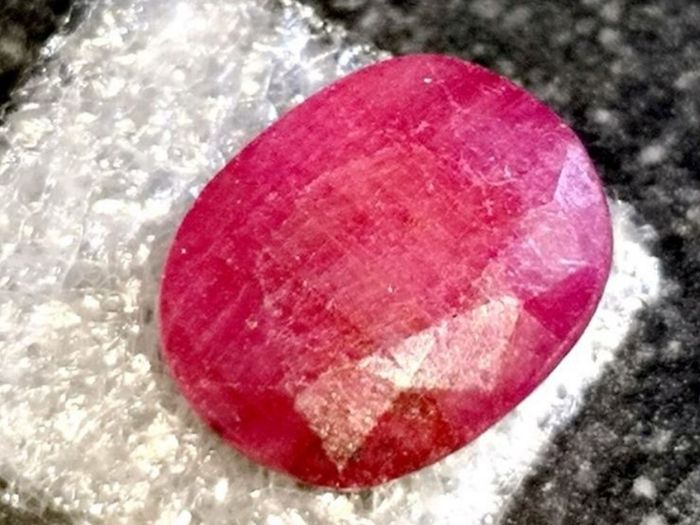 Beautiful 6.5ct pinkish Ruby with certificate