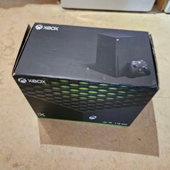 Xbox woth 2x controllers