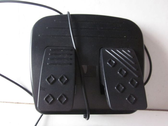 PS2 Sabre AG08230 Compact Steering Wheel & Pedals