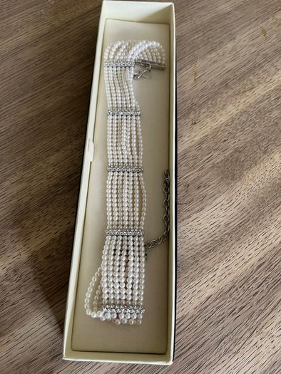 BN Pearl dress bracelet with rhinestones