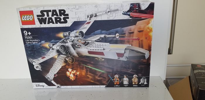 LEGO Star Wars Luke Skywalker's X-Wing 75301 - New and Never Oponed