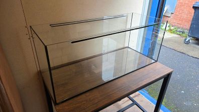 Chipped Aquarium New