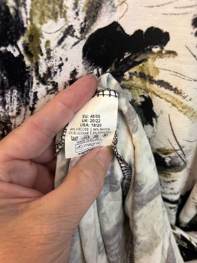 Magna 2 pocket tunic size 20/22
