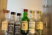 Powers Jameson jack Daniels Whiskey gin belveder vodka empty mini bottles