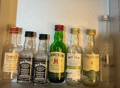 Powers Jameson jack Daniels Whiskey gin belveder vodka empty mini bottles