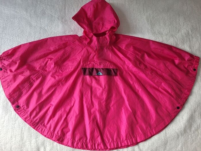 Decathlon Guechua Girls Rain Poncho, size: 4-6 years, plus Free Winnie the Pooh Rain Poncho size 6+