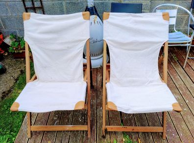 2 Wooden Foldable Garden Chairs Set