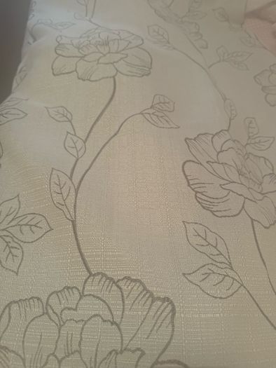 Fully lined  eyelet curtains.