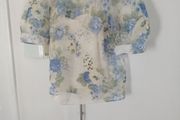 ladies top. Camisole underneath not inluded