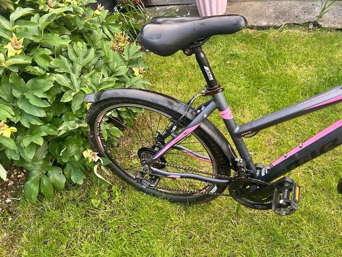 Mirage girls mountain bike, Shimano gears, front suspension