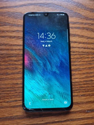 Samsung Galaxy A40 Dual SIM - Cracked Screen - Fully Working