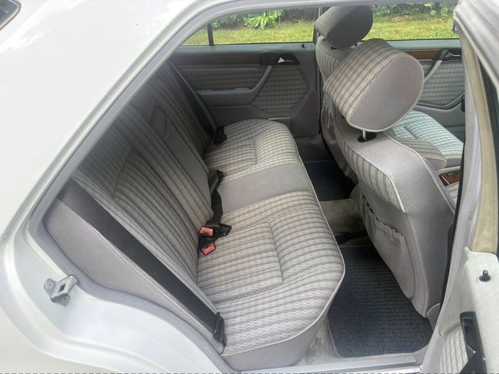 Mercedes-Benz 300D W124