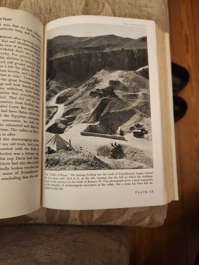 Gods, Graves,& Scholars. By C.w.ceram. The Story Of Archeology. With 49 Photos And 72 Drawings.  Hardback 1954. With Dustjacket In Good Condition.