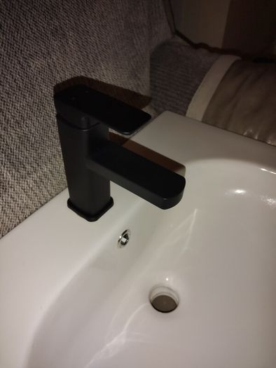 Hand basin / sink