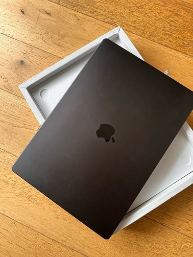 MacBook Pro 16 M3 Pro / 18GB / 1TB