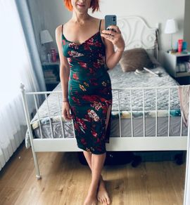 Pretty little thing dress Size 6