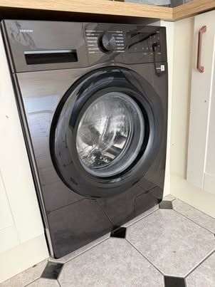 Washing Machine Series 5 Ai Energy 9kg - Black