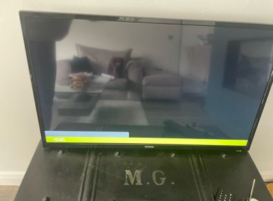 Telefunken 32" LED TV with secure wall mount and original remote