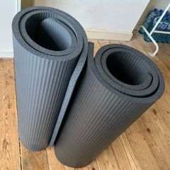 2 Pilates Mats  & Locking doorway Pull-Up Bar Bundle