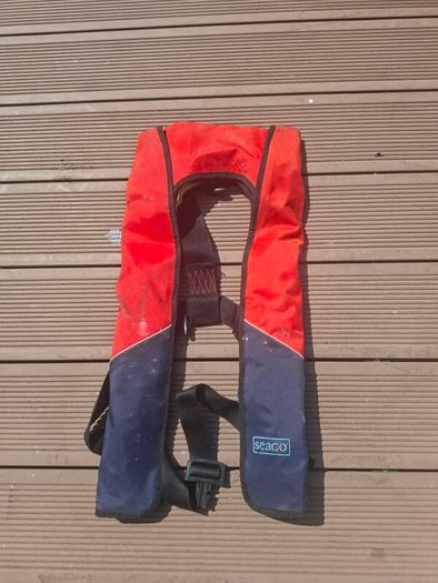 life jackets,buoyancy aids