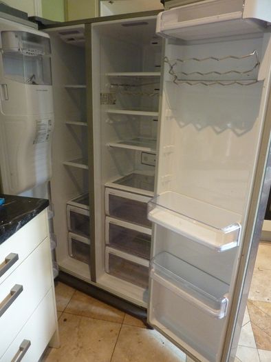 Samsung Fridge Freezer shelves