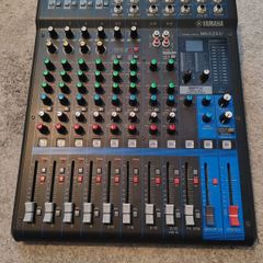 mixing desk Yamaha MG12XU