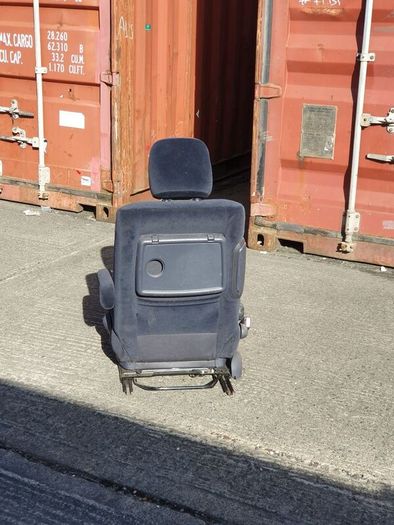 Driver's seat with swivel base