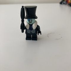 Lego the penguin man from the Batman series mini figure