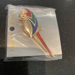 Large red tri-coloured parrot brooch (new, multiple)