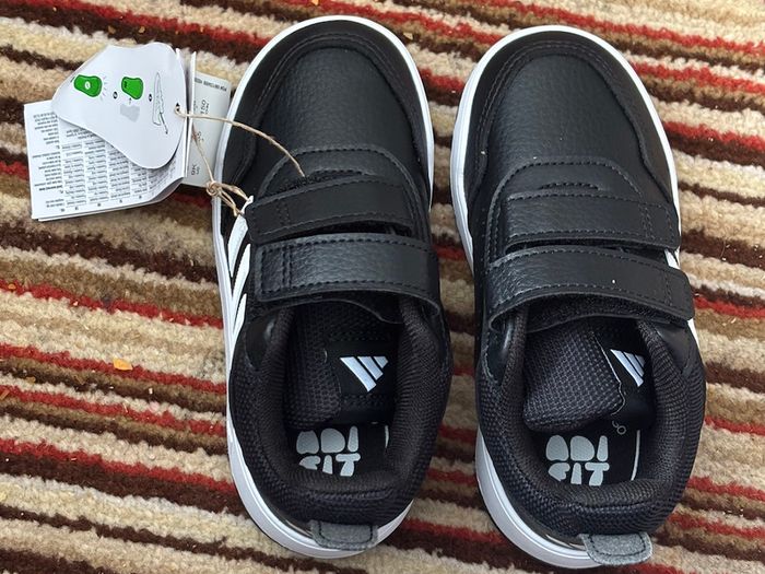 Adidas Unisex shoe