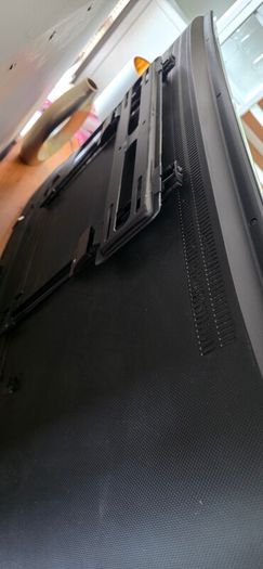 Smart Samsung Tv with wall bracket